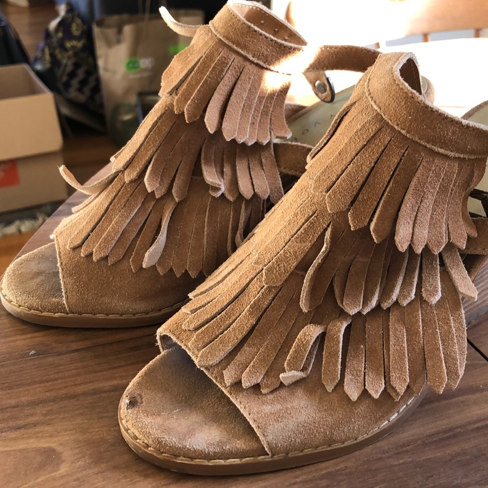 Super cute LEATHER FRINGE heels!
